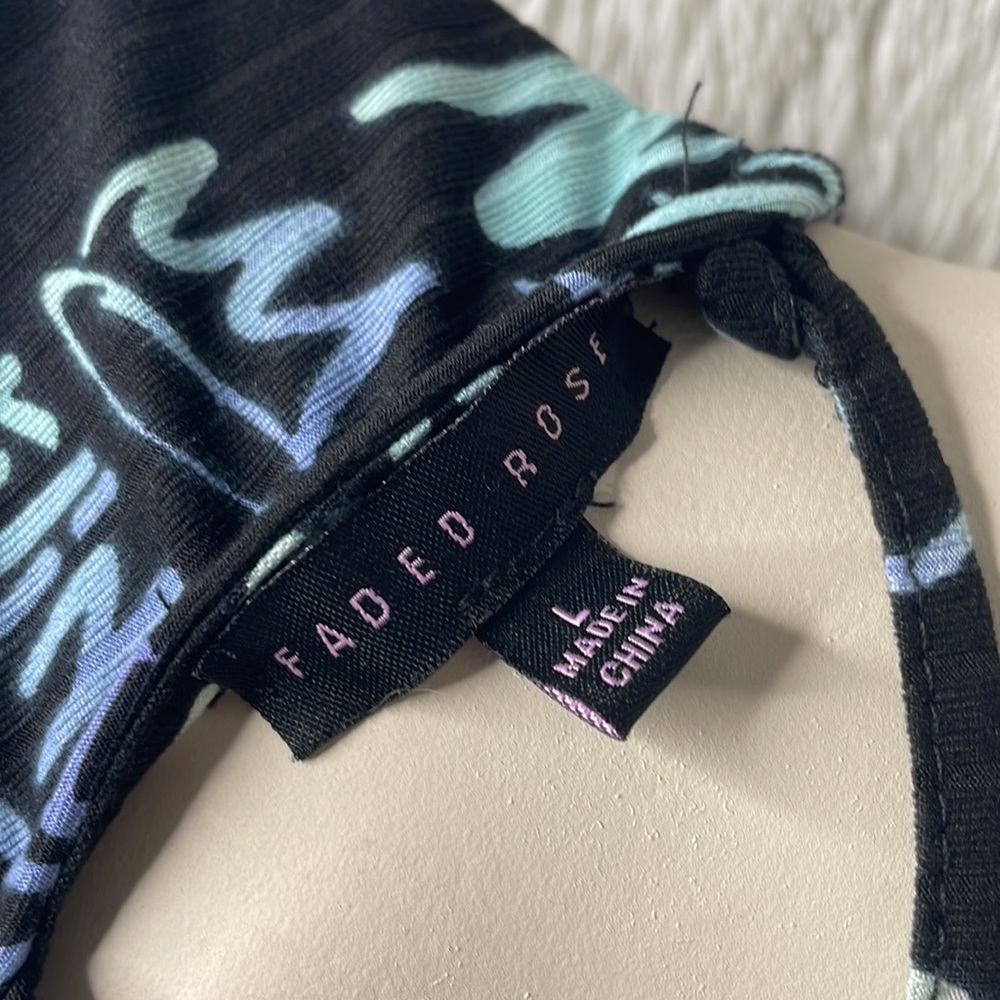 Crop Top With Graphics And Open/Tie Back - Picture 5 of 5